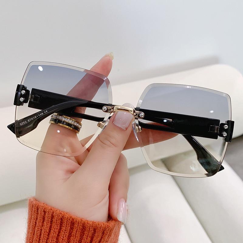Chic Unisex Square Frame Sunglasses With Pc Lenses And Uv Protection For Travel And Daily Wear