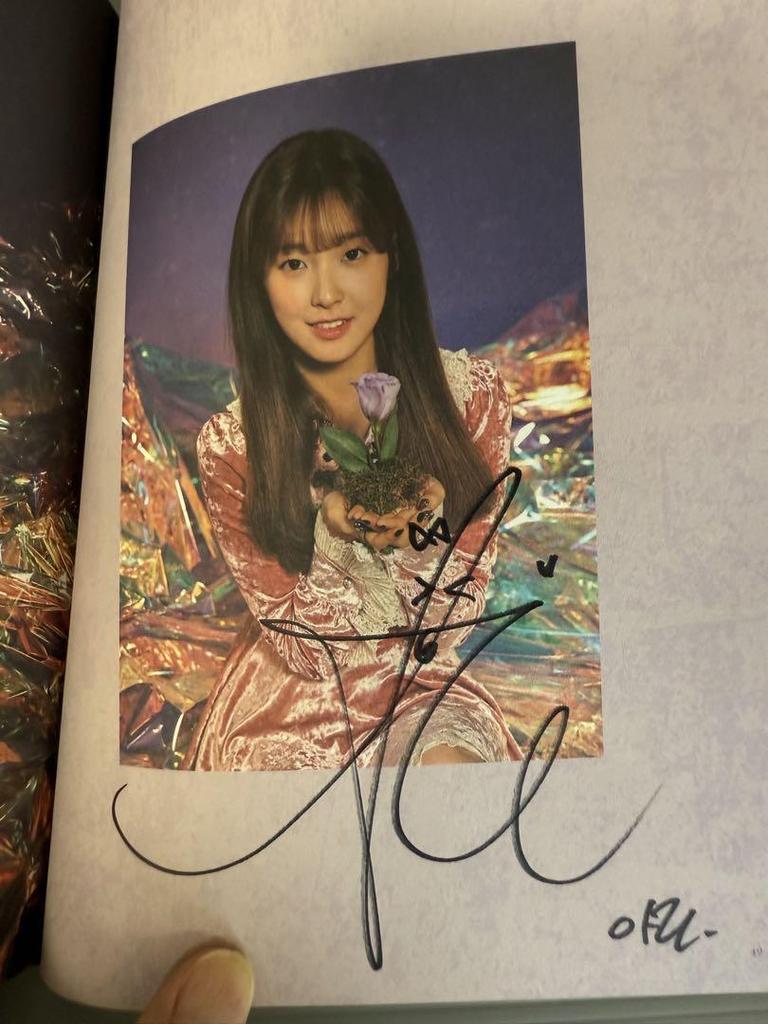 [USED] OH MY GIRL Bini Arin autographed mini 5th Secret Garden CD