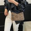 Niche 2025 Ретро Сумка через плечо с леопардовым принтом - Стильная зимняя сумка кроссбоди для женщин