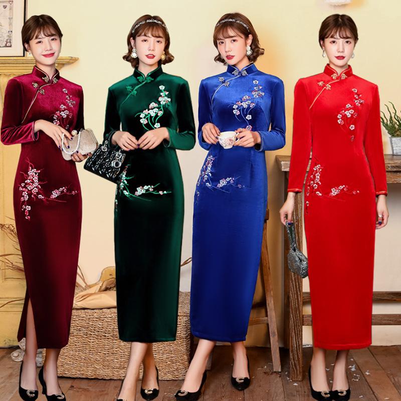 1011 autumn and winter new cheongsam long stand-up collar simple and thin clothes velvet and velvet red Chinese festive performance clothes