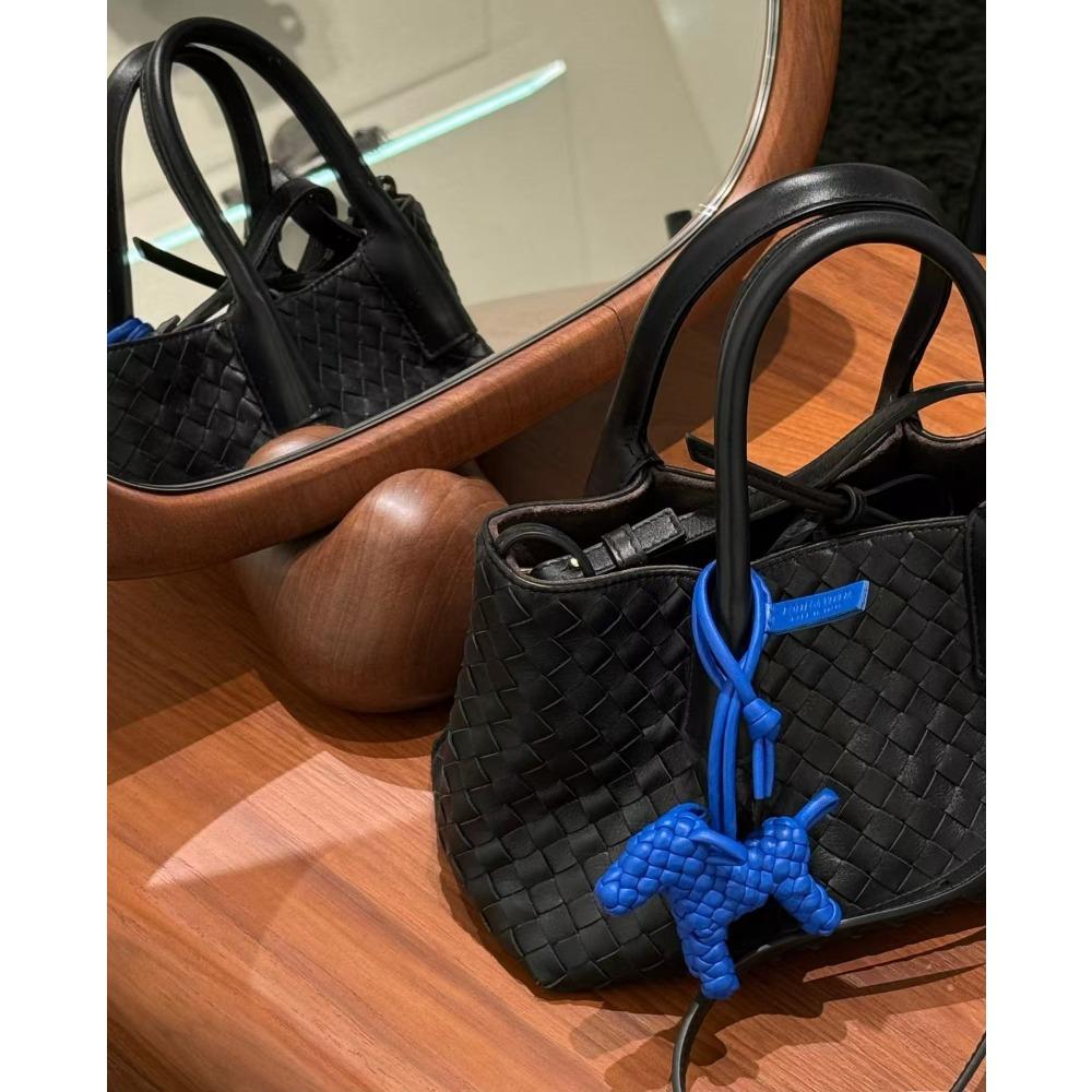 2025 Светлая роскошная трансграничная плетеная женская сумка-тоут из коровьей кожи, мамина сумка для покупок, премиальная женская сумка-мессенджер для commuters