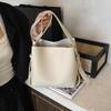 Премиальная текстура, иностранный стиль, популярная наплечная сумка, новинка 2025 года, женская, для отдыха, простая, большой вместимости, универсальная однотонная сумка-ведро