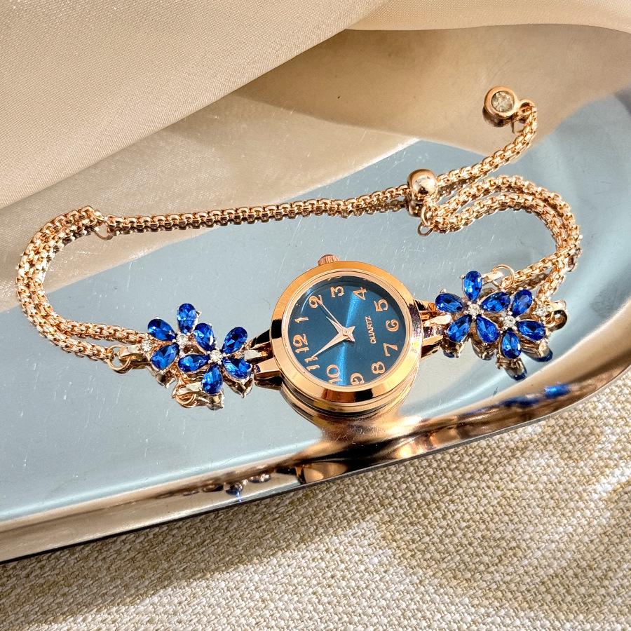 Women's Fashion Pull-Out Bracelet Watch with Diamond-Encrusted Flower Design