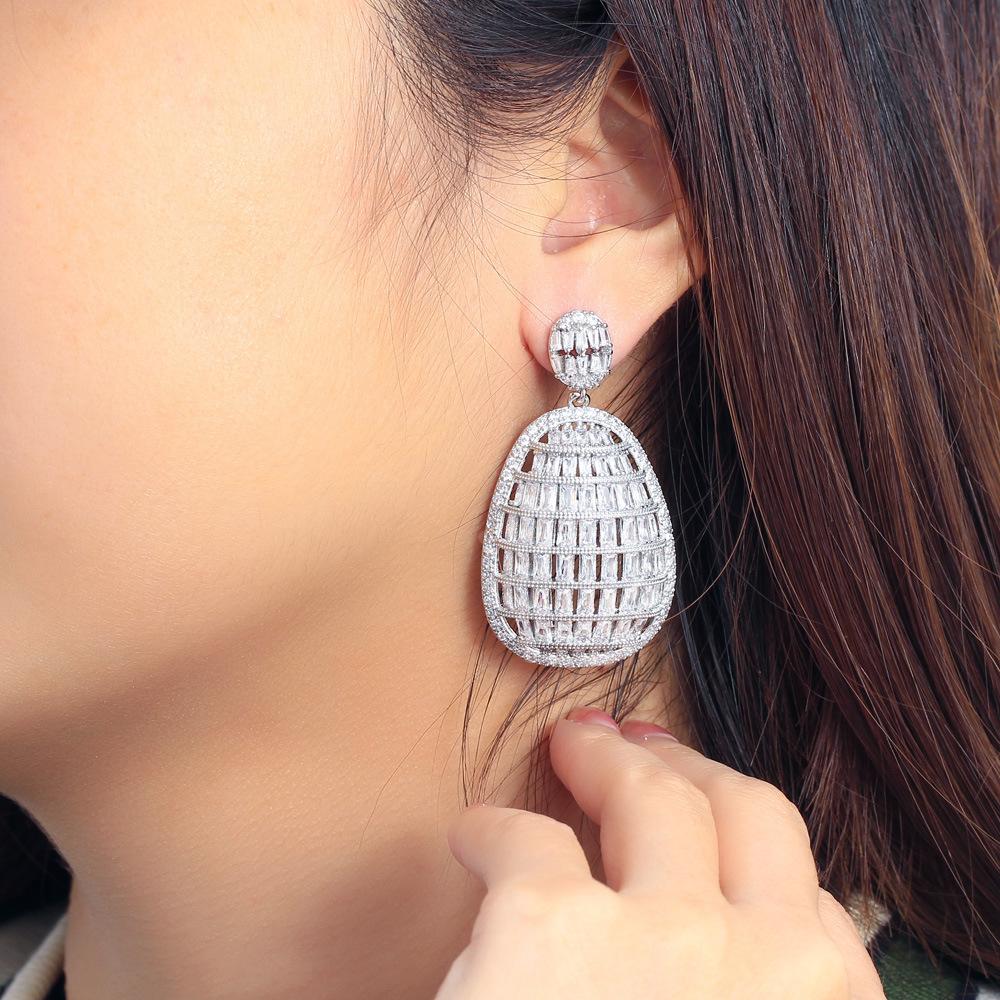 Heavy Industry Super Flash Hollow Earrings, Gas Full Of Zircon Three-Dimensional Geometric Copper Gold-Plated Earrings, Earrings.