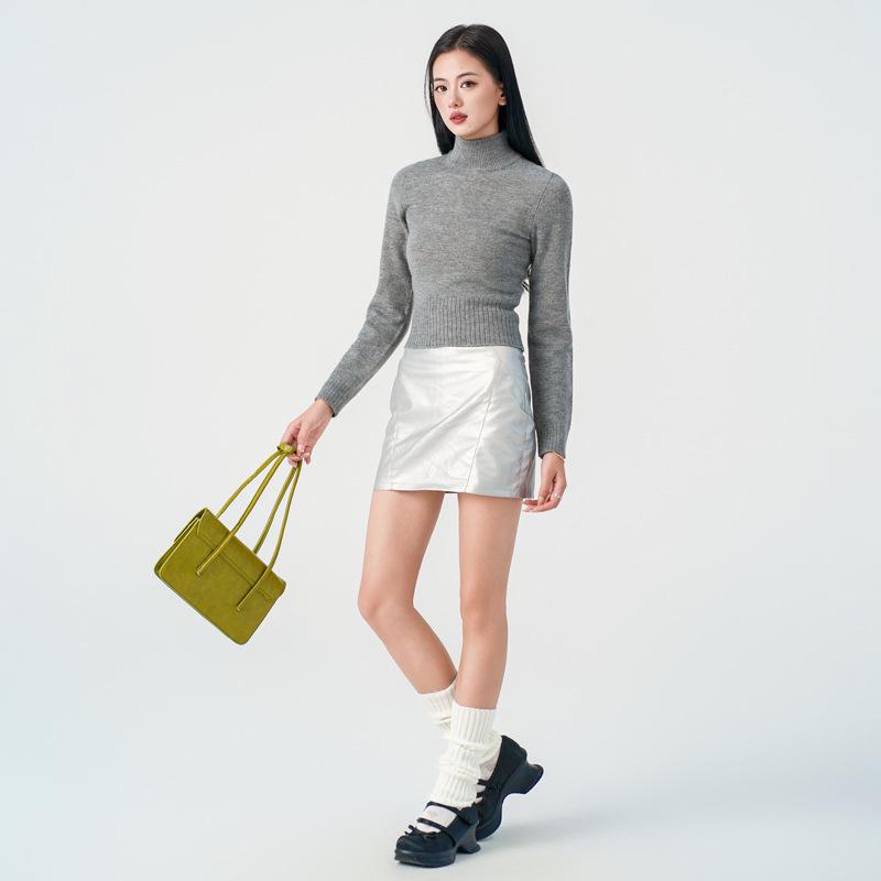 Women's Short Slim-Fit Gray Wool Turtleneck Sweater - Elegant Autumn/Winter Knitwear