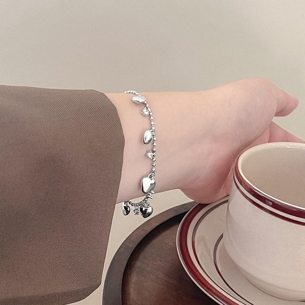Zinc Zinc Alloy Gold Bracelet Rhinestone Charm Hand Chain Exquisite Heart Bracelet Bridal Party