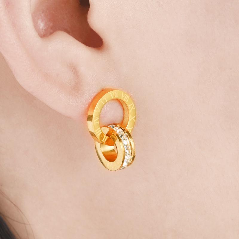 Женские серьги-пусеты из розового золота с бриллиантами и подвеской в виде двойного кольца