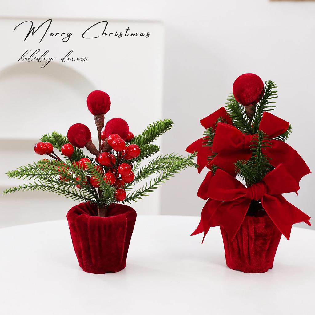Cloth-Wrapped Berry Christmas Indoor Ornament: Festive Desktop Plant Decoration