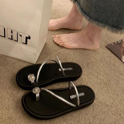 Крутые тапочки женские летние модные новые модные для выхода платформа пляжная обувь