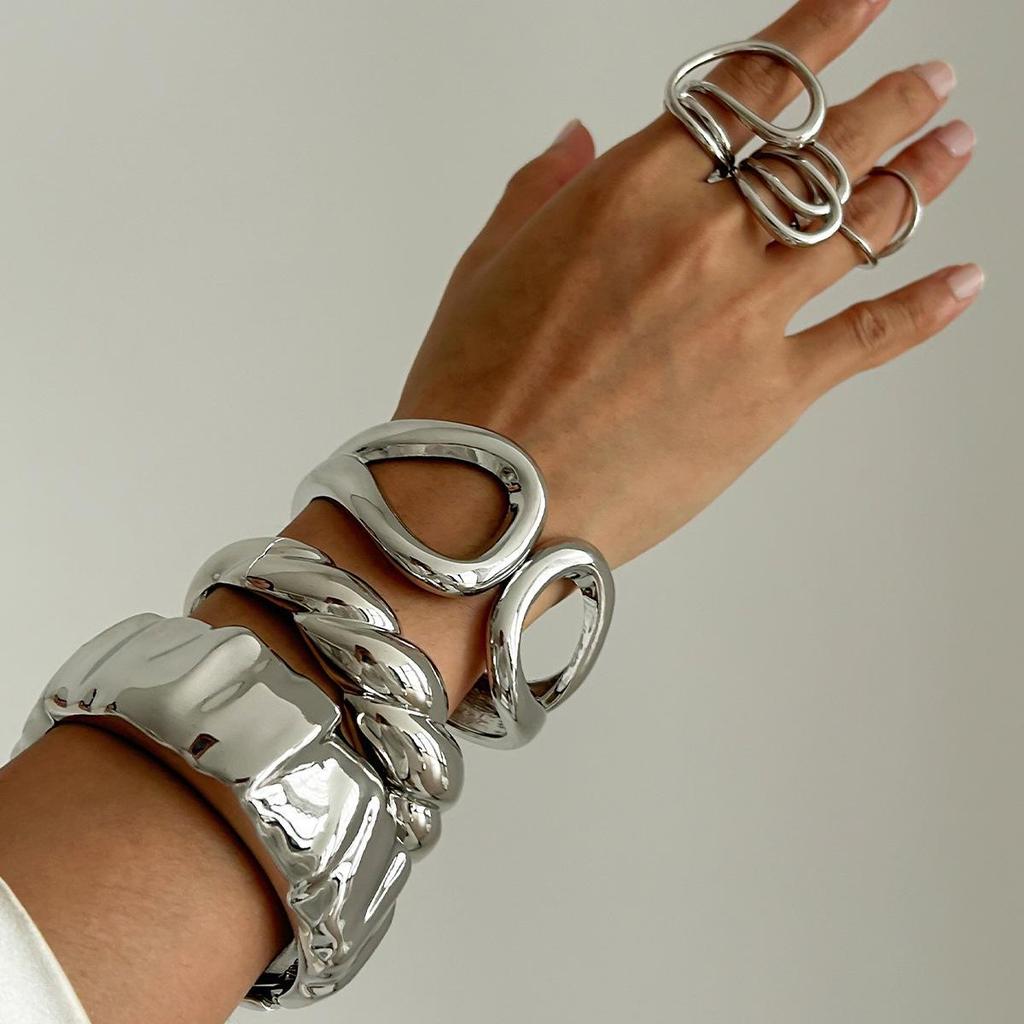 Европейский и американский комплект браслетов из нерегулярного полого сплава