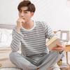 Комплект из 2 предметов: мужская пижама с круглым вырезом, длинными рукавами, полосатым принтом, топами и длинными брюками на эластичной талии, комплект домашней одежды для отдыха