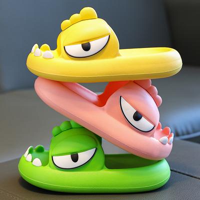 Женские милые тапочки с динозаврами из мультфильмов для родителей и детей 2024 года, новые летние новые тапочки для ванной комнаты и дома, нескользящие тапочки для детей на платформе