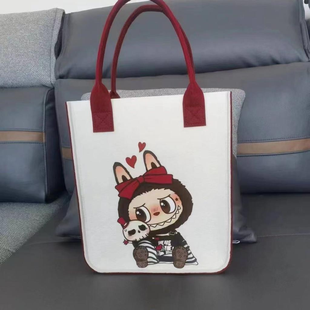 Новая сумка из фетра с мультяшным принтом Labubu, сумка-тоут, сумка из фетра, сопутствующая сумка, подарок, студенческая рабочая сумка через плечо CLE