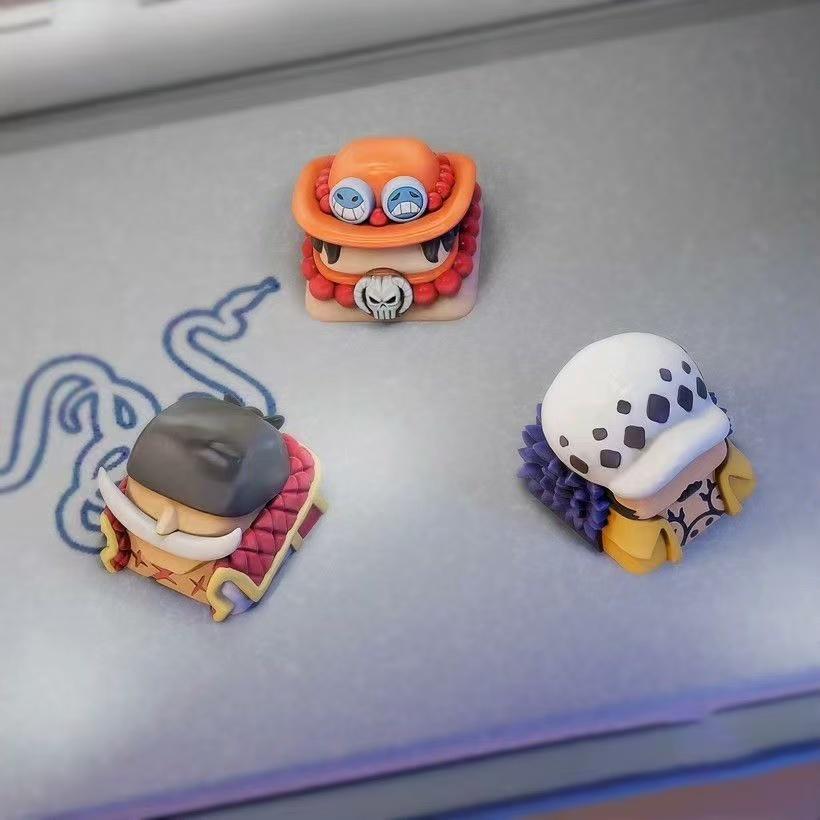 Фигурка One Piece Трафальгар Д. Закон о воде Эдвард Ньюгейт DIY Колпачок для клавиш Милый Мультяшный Крест Механическая Клавиатура ESC Базовый Колпачок для Клавиш Подарок