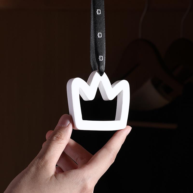 Crown Plaster Car Freshener: Long-lasting Aromatherapy Stone for Odor Removal and Wardrobe Freshness.