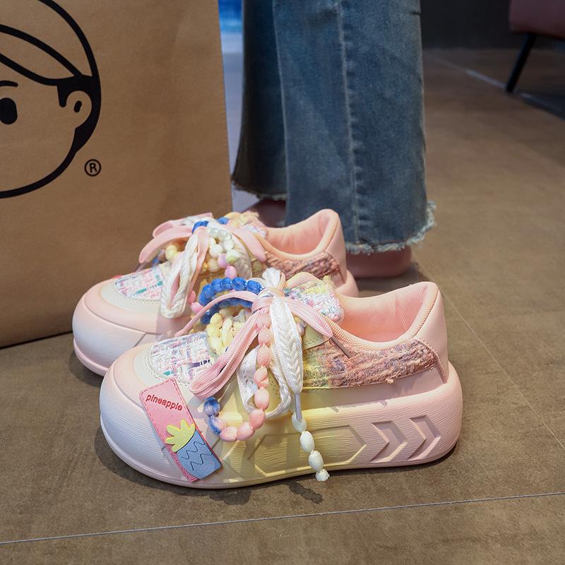 Нишевые оригинальные туфли на толстой подошве женские 2025 новые студенческие универсальные туфли-маффины маленькие белые туфли спортивные и для отдыха туфли с большой головой