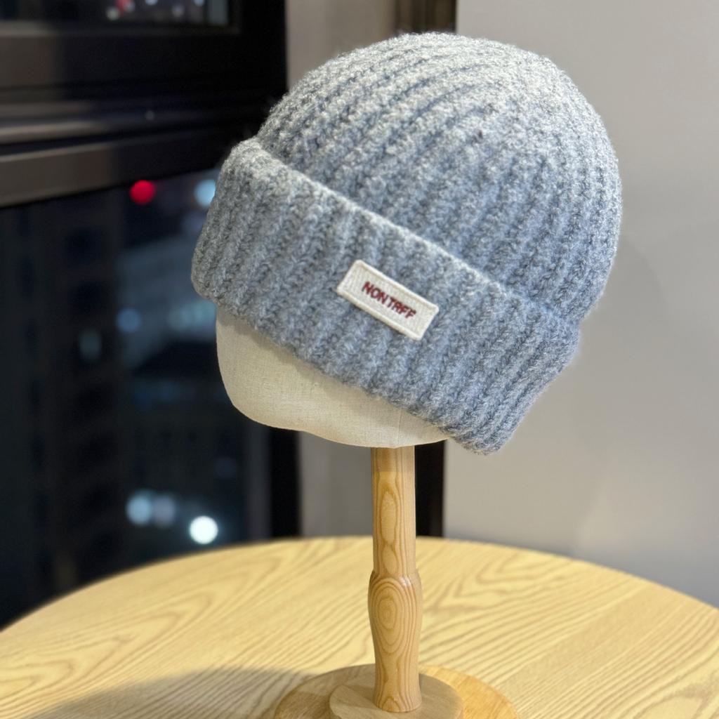 Новая простая шерстяная шапка с буквенной нашивкой для женщин, модная осенью и зимой, универсальная, повседневная, для путешествий на открытом воздухе, теплая шапка-пуловер