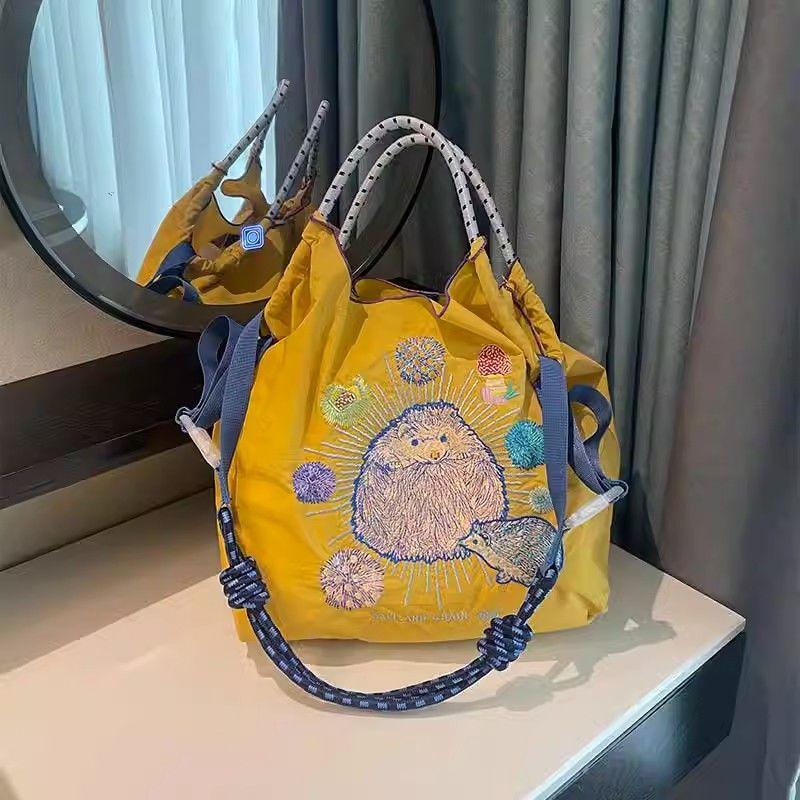 Универсальная вышитая сумка-шоппер с ежиком - Большая вместимость, ручная/на плечо/кроссбоди, водонепроницаемая сумка-тоут