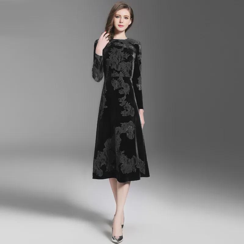 Женское платье средней длины из золотого бархата с вышивкой - корейский стиль