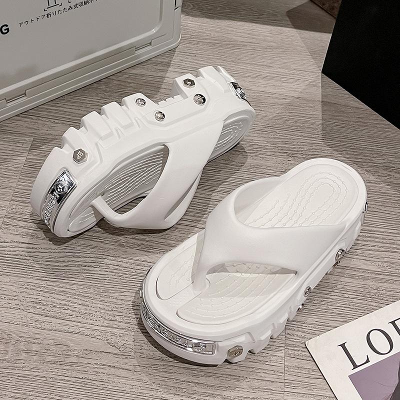 Punk Style Women Clogs 2025 New Arrival Soft EVA Thick Platform Slippers Comfortable Garden Shoes Beach Sandals