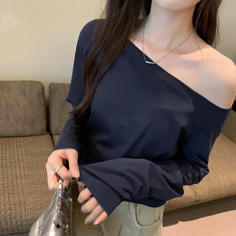 «Уникальная женская футболка на одно плечо из коллекции «Ранняя осень 2024»: Европейский дизайн"