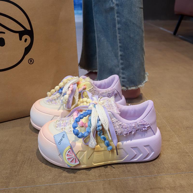 Нишевые оригинальные туфли на толстой подошве женские 2025 новые студенческие универсальные туфли-маффины маленькие белые туфли спортивные и для отдыха туфли с большой головой