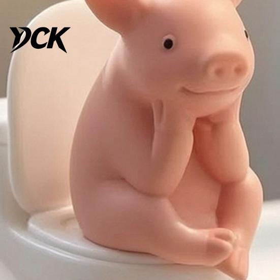 Thinking Pig Ornament Miniature Pink Toilet Figurine, Sitting on Statue Statue, Cartoon Farm Animal Decoration for Home, Office, Bathroom