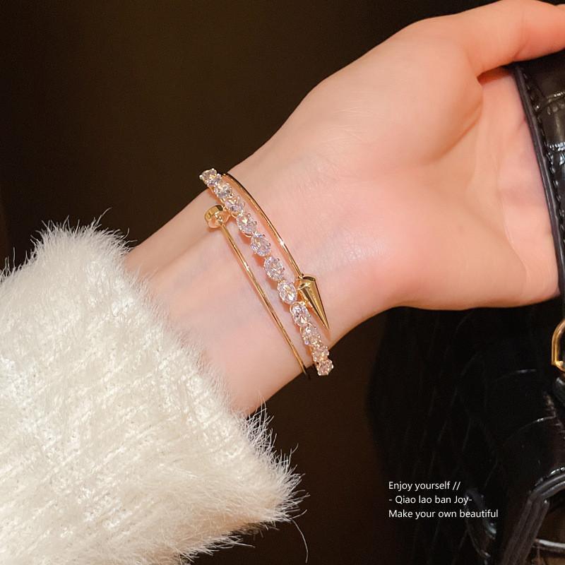 Gold Silver Zircon Hoop Hand Chain With Geometric Design For Fashion Accessories