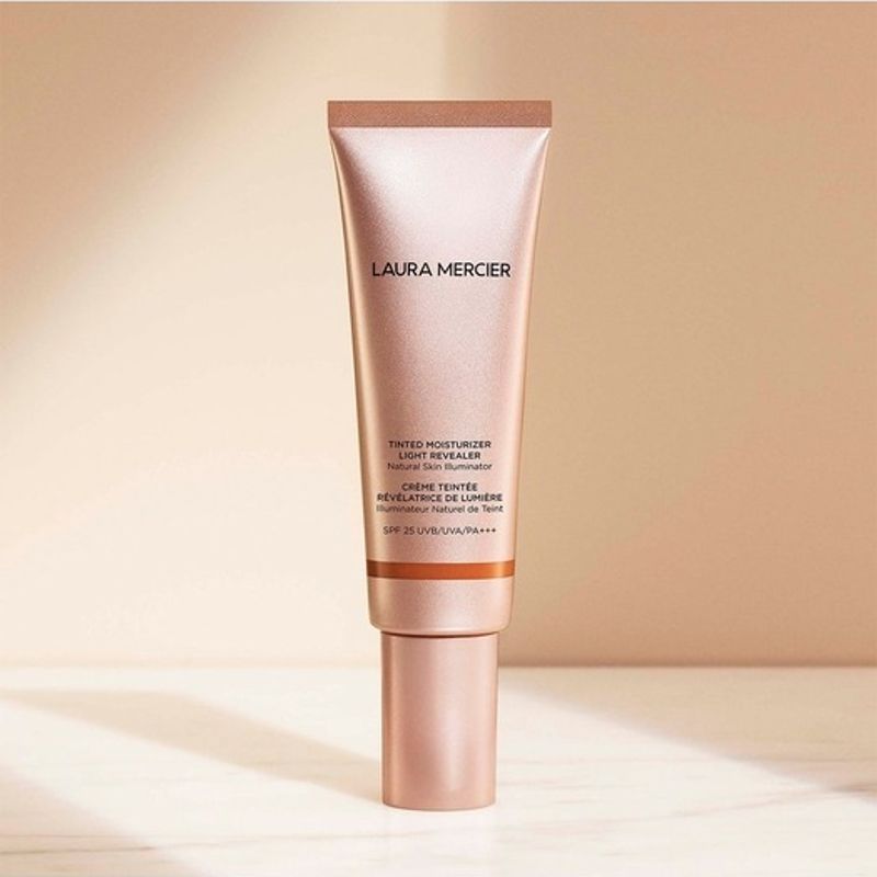 Тонирующий увлажняющий крем Light Revealer