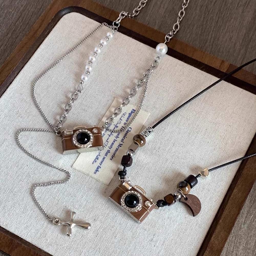 Vintage Brown Camera Pendant Necklace Retro Khaki Luxury Style Long Chain Necklace Unique Hip-Hop Fashion Accessories