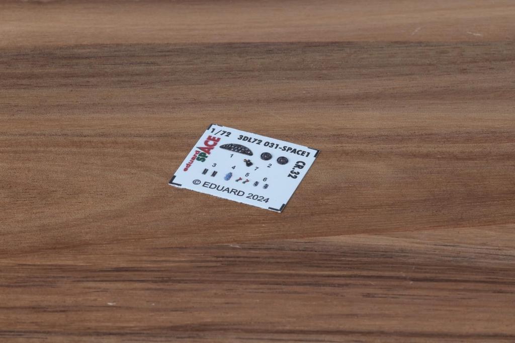 Eduard Масштаб 1/72 Space CR.32 Набор 3D-декалей для интерьера и фототравления (для Италери) Декали для пластиковой модели EDU3DL72031
