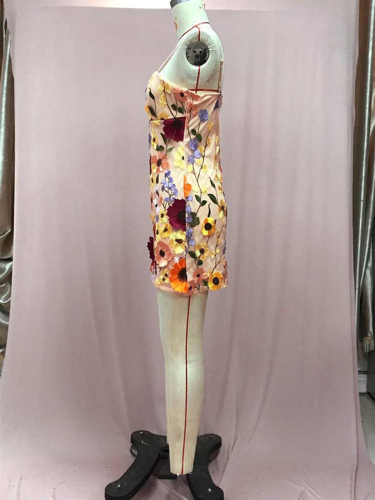 Весна 2025 Элегантное платье с 3D-цветочной вышивкой и подтяжками