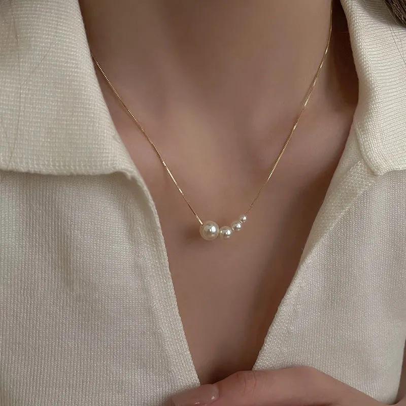2025 Women's Chic Light Luxury Collarbone Chain: Elegant Ins Style Choker