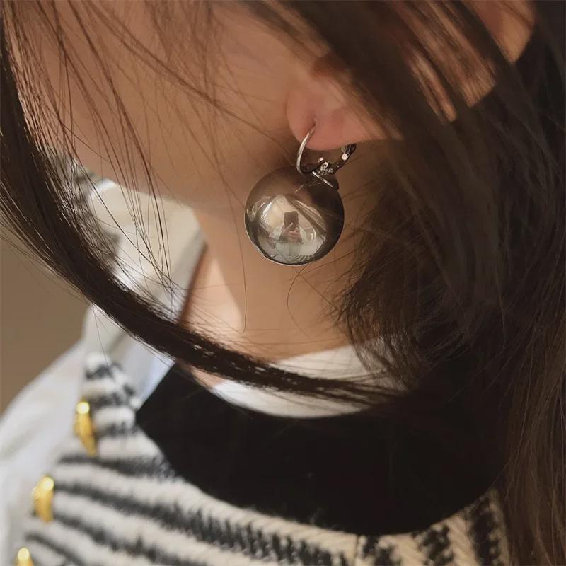 Элегантные жемчужные серьги: Французский ретро-стиль Гонконга для изысканного образа старой закалки