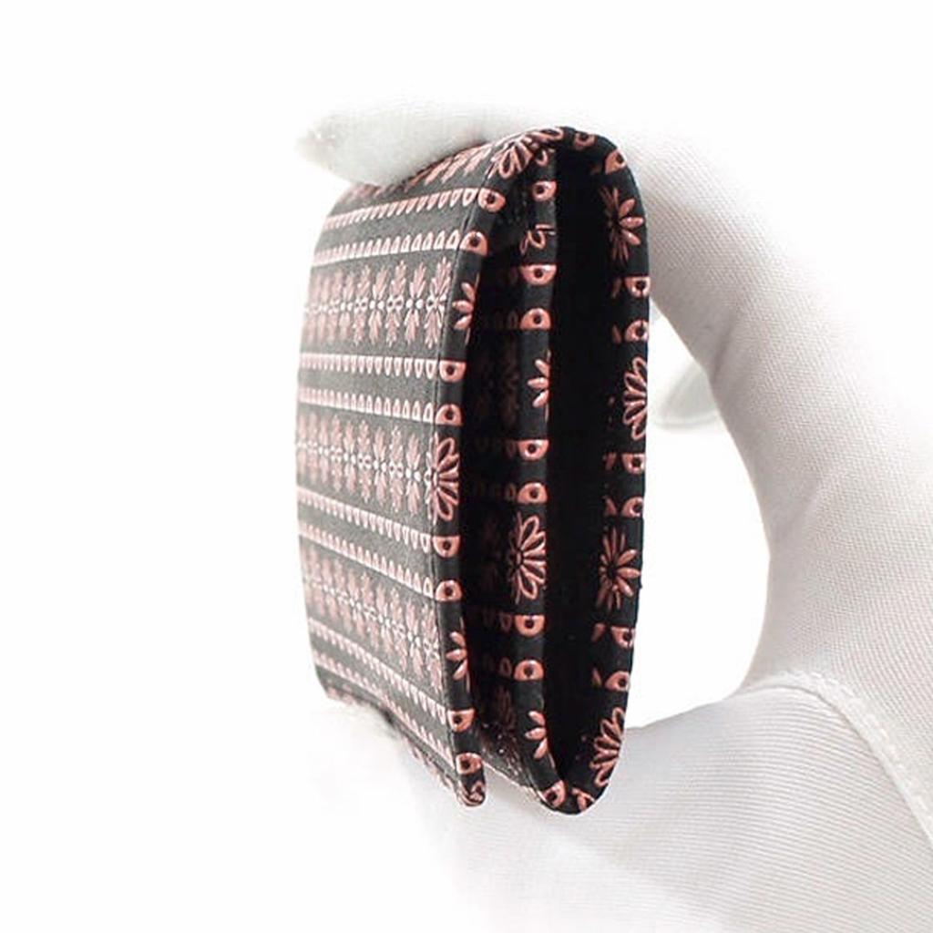 Футляр для визиток Inden большой вместимости из оленьей кожи, черный x розовый лак, с тирольским узором из тесьмы [Indenya] 2501-51-159