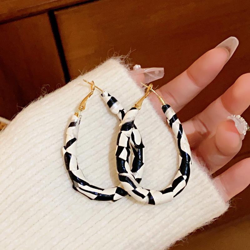 GemChic женские серьги-гвоздики с иглами, квадратные серьги с имитацией циркона, модные милые серьги, ювелирные изделия на день рождения, Рождество, подарок