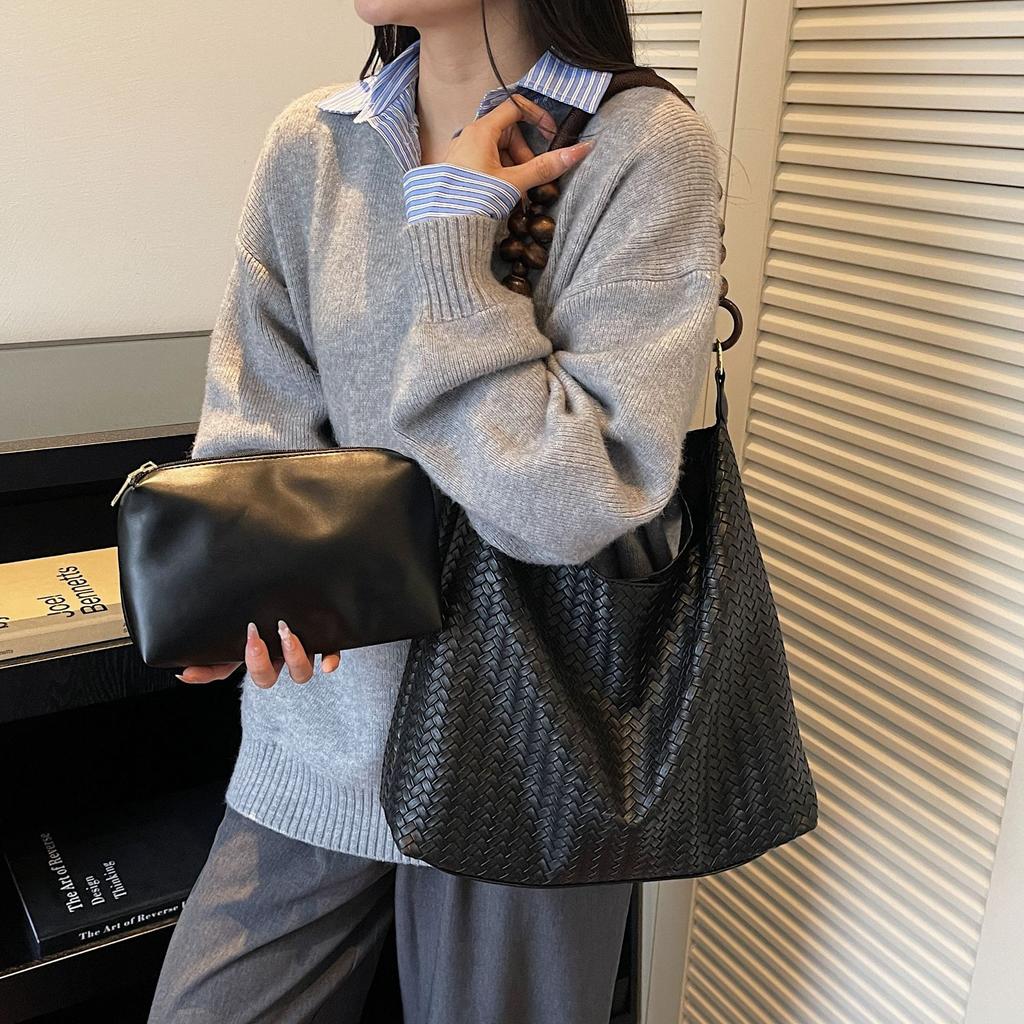Large-capacity Retro Woven Underarm Bag Women's 2025 New Autumn and Winter Versatile Single Shoulder Mother and Child Bag Commuter Tote Bag