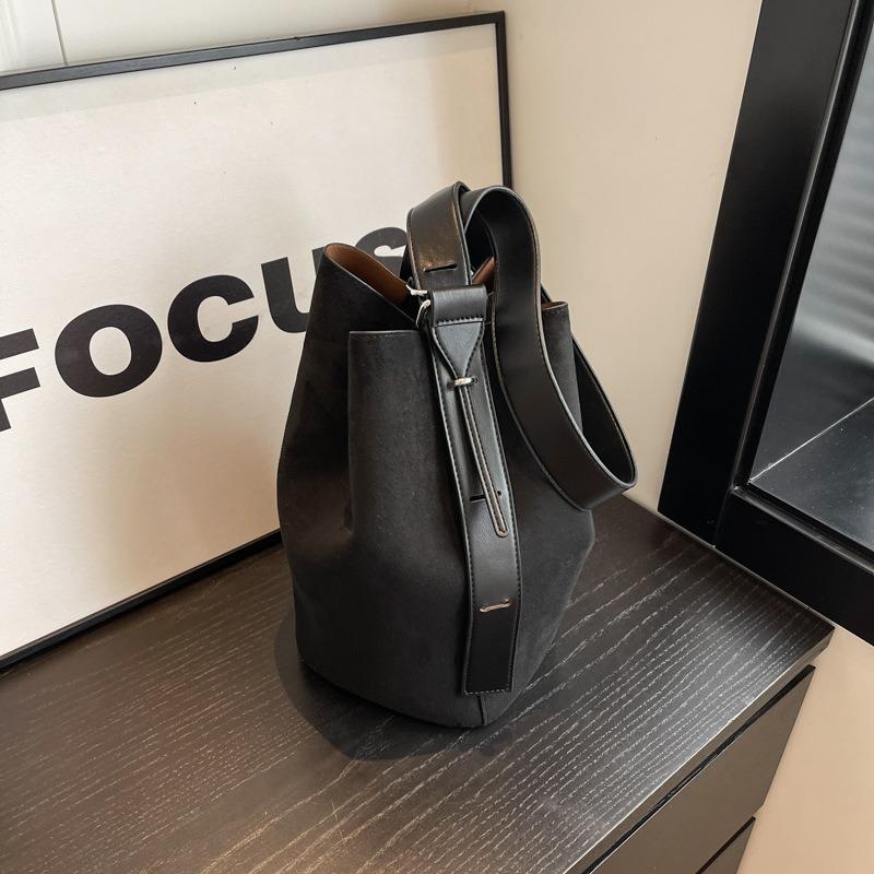 Осенне-зимняя модная нишевая матовая сумка на одно плечо с новым дизайном сумки-мессенджера, вместительная сумка-ведро