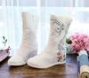 Модные этнические вышитые женские сапоги, обувь ханьфу, зимние высокие женские сапоги, теплые вышитые пионами туфли, женская тканевая обувь
