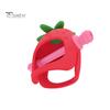 Игрушка для прорезывания зубов у детей от 0 до 24 месяцев. Облегчает боль в деснах с помощью прорезывателя в форме клубники. Пищевой силикон. Легко моется. Игрушка-поезд для облегчения прорезывания зубов.