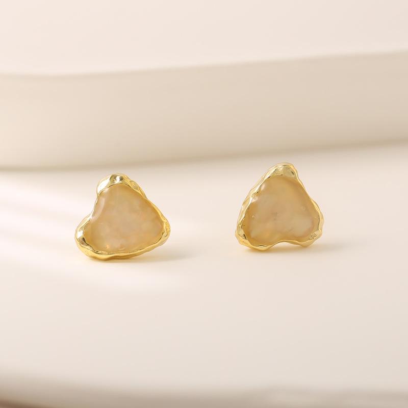 Love Earrings for Women High-end Earrings with Temperament and Niche Design As Birthday Gifts for Besties and Girlfriends