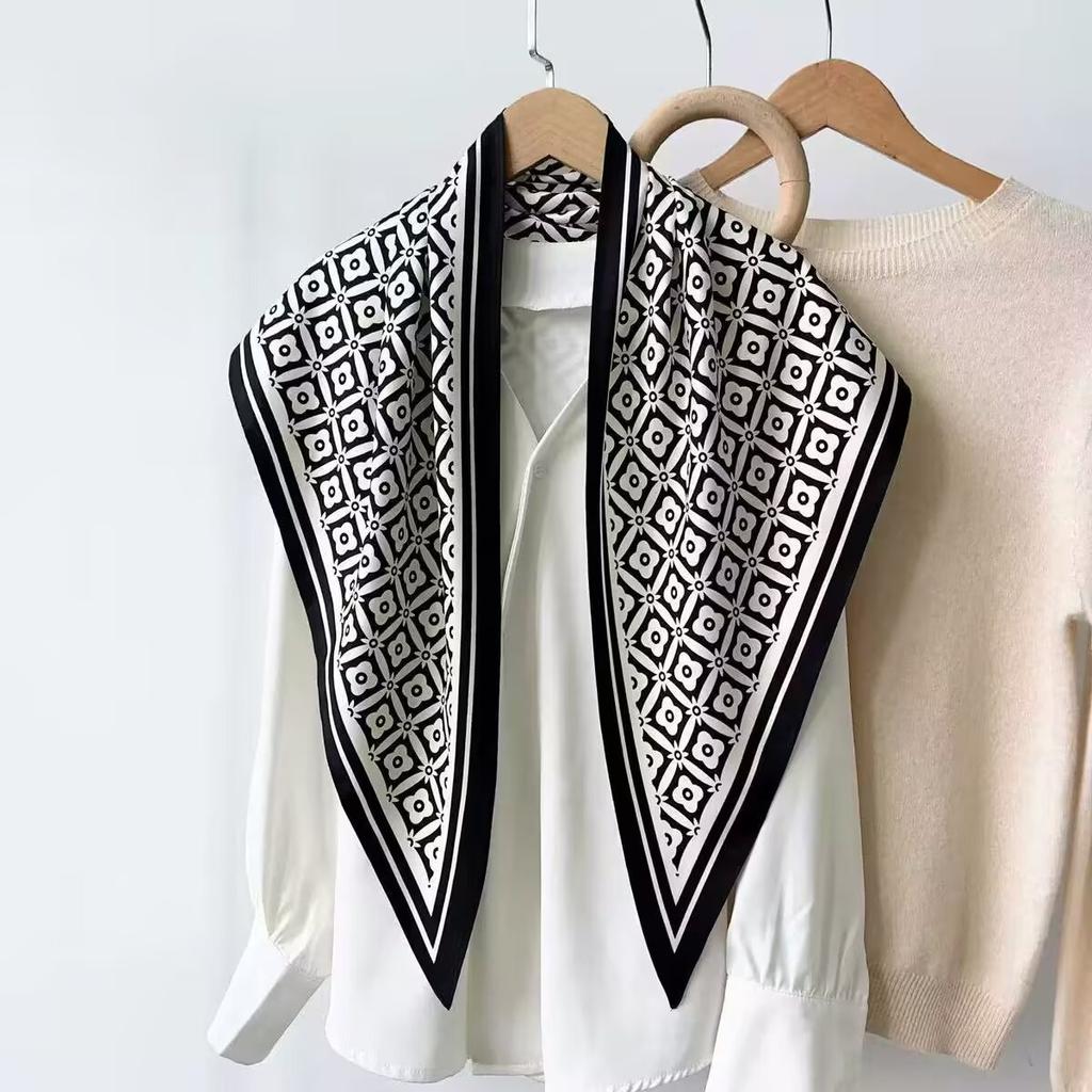 Fashion polka dot printed triangle towel women's summer fashion versatile commuter travel sunscreen scarf dual-purpose decorative fart curtain
