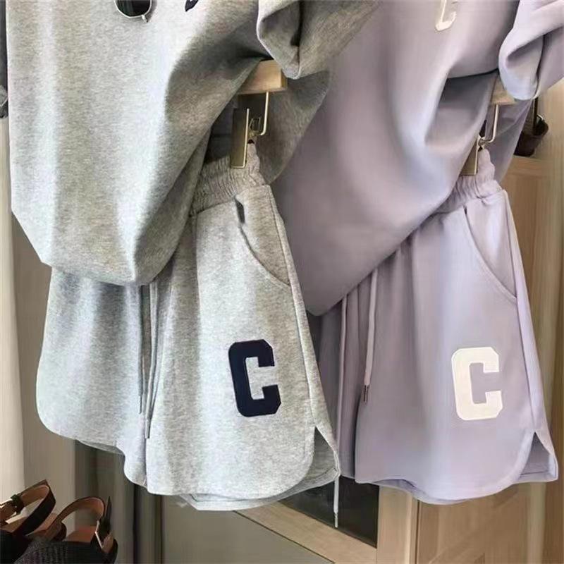 Женский летний повседневный спортивный костюм-двойка: Стильный топ с коротким рукавом и шорты