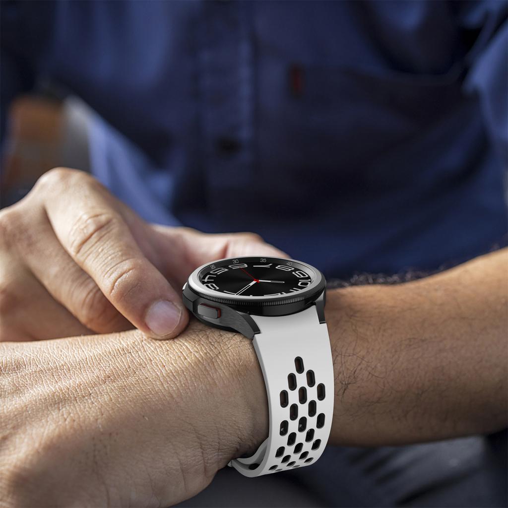 For Samsung Galaxy Watch FE 40mm Watch6 40mm Watch6 44mm Watch6 Classic 43mm Silicone Watchband Black Buckle Strap