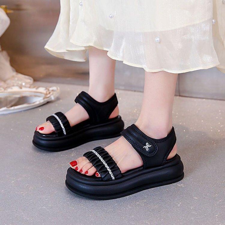 Open-toed platform muffin sandals women's 2025 summer wear fashion high-end Velcro heightening beach shoes ins