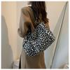 New Single-shoulder Canvas Bag, Fashionable Tote Bag for Leisure and Commuting with Large Capacity and Leopard Print, Versatile Women's Bag