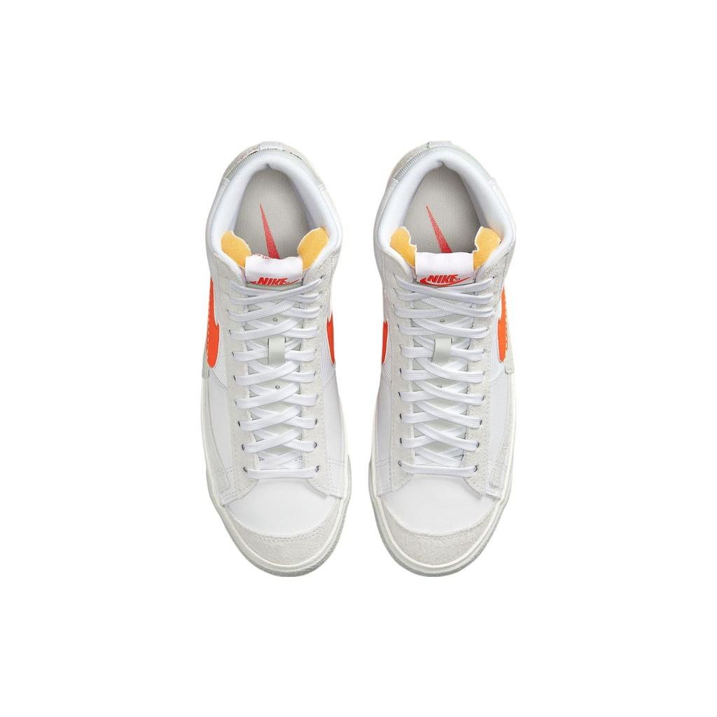 Nike Кроссовки мужские Nike Blazer Mid 77 Pro Club Remastered - Белый Оранжевый Безопасный Парусный Светло-Серебристый DQ7673-103