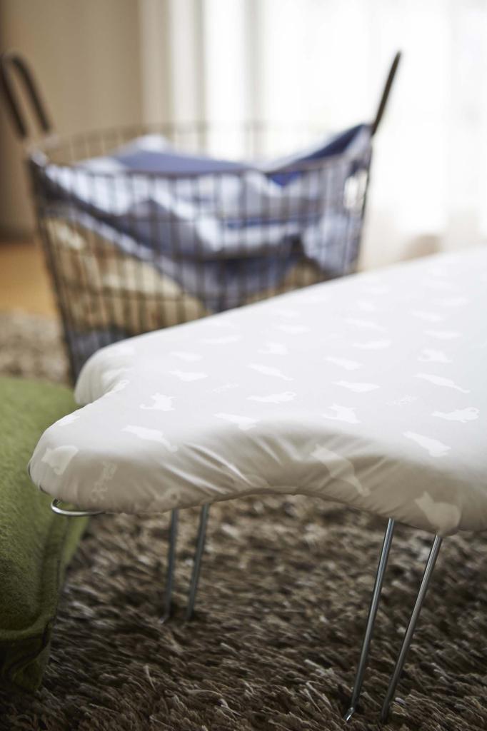 Yamazaki Jitsugyo Lightweight Humanoid Ironing Board with Neko Stores In Steel Mesh Structure 2643 Hook, Press, Gray, Approx. 69X37X20cm, Closet,