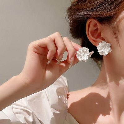 Корейские серьги-гвоздики в стиле ретро с белыми цветами - Классические нишевые украшения для ушей