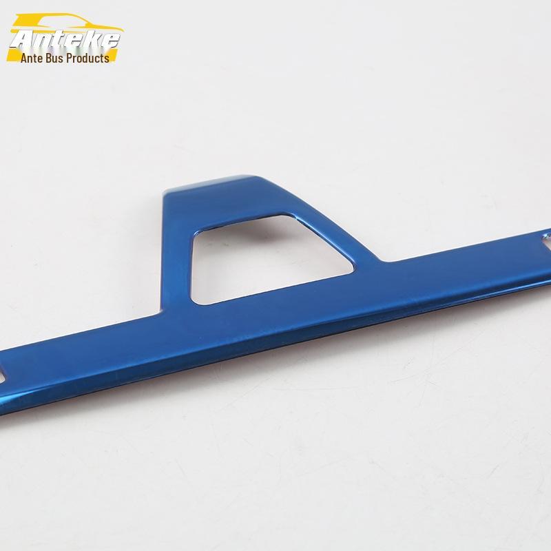 17 5 Серия Отделка воздуховода переднего ряда и Яркая накладка центральной консоли